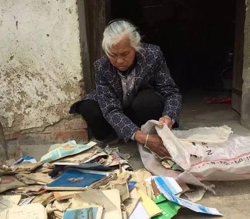 回顾:湖北女人被东北男人家暴后离婚,当保姆养活女儿,还成了作家
