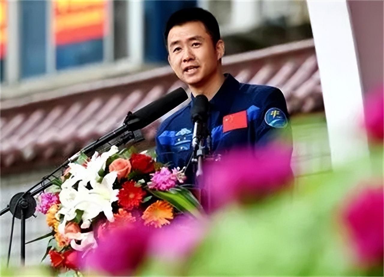 回顾航天员陈冬:封闭训练,老师登报寻找,与妻子生下双胞胎男孩