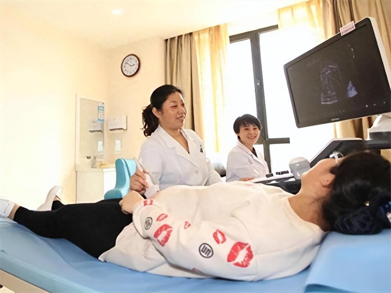 2009年,湖南一孕妇产下"猴子"女婴?竟然还没一个"哈密瓜"大