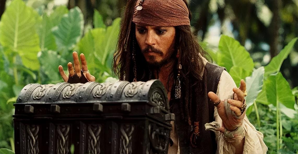 故事开始,杰克·斯派洛发现自己在前往世界尽头的旅程中,需要找到传说