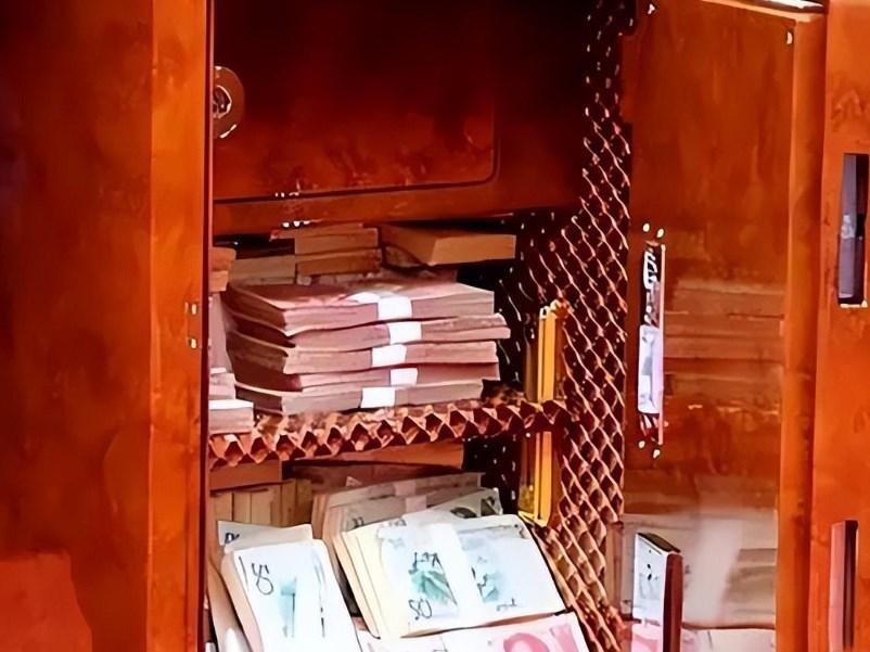 回顾上海女医生每逢周四丢现金,四年损失100万,真凶能