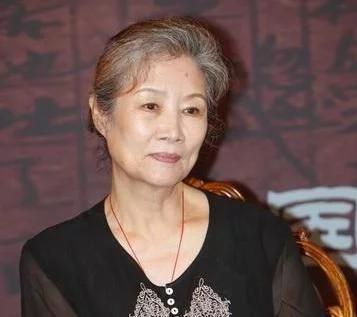 回顾吕中:成名路上有泪,被忽略的儿子成她骄傲,女儿成国家骄傲