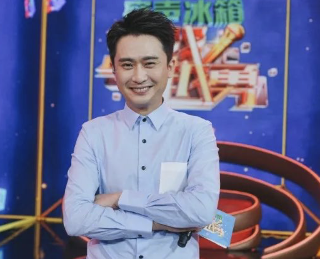 回顾央视主持人杨帆:娶青梅竹马收获幸福,如今成为"女儿奴"