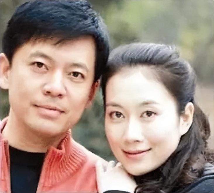 回顾何政军:受父亲影响演了一辈子军人,和妻子结婚30年无绯闻