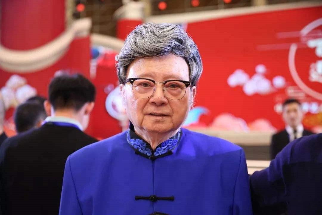 回顾胡松华:60岁用4年时间走了7万多公里,卖掉北京四合院,值吗