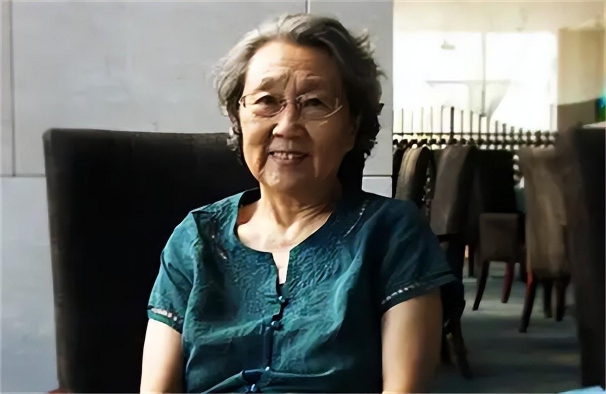 1960年,周总理为什么让热恋中的侄女分手?原因很简单也很伟大