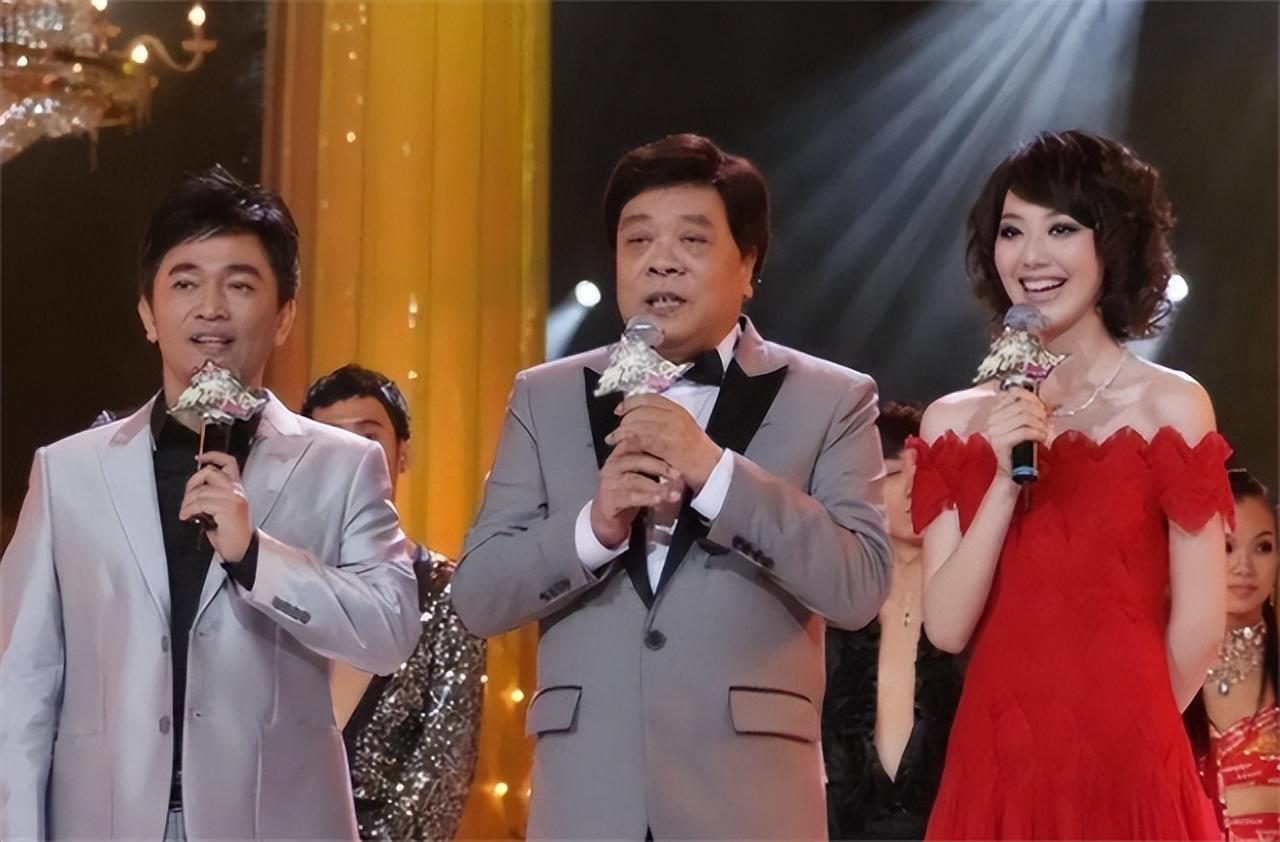 除了和李咏搭档的时候,王冠的事业未有什么水花.