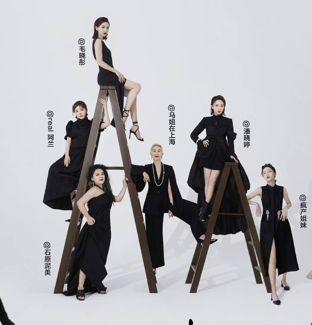 回顾:25岁江苏女孩在北京当服务员,现在成网红,年入3000万