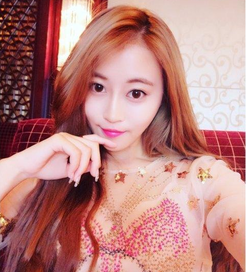 黑魔仙严莉莉(刘美含饰)美雪的死对头,高冷孤傲是剧中的反派,做了很多