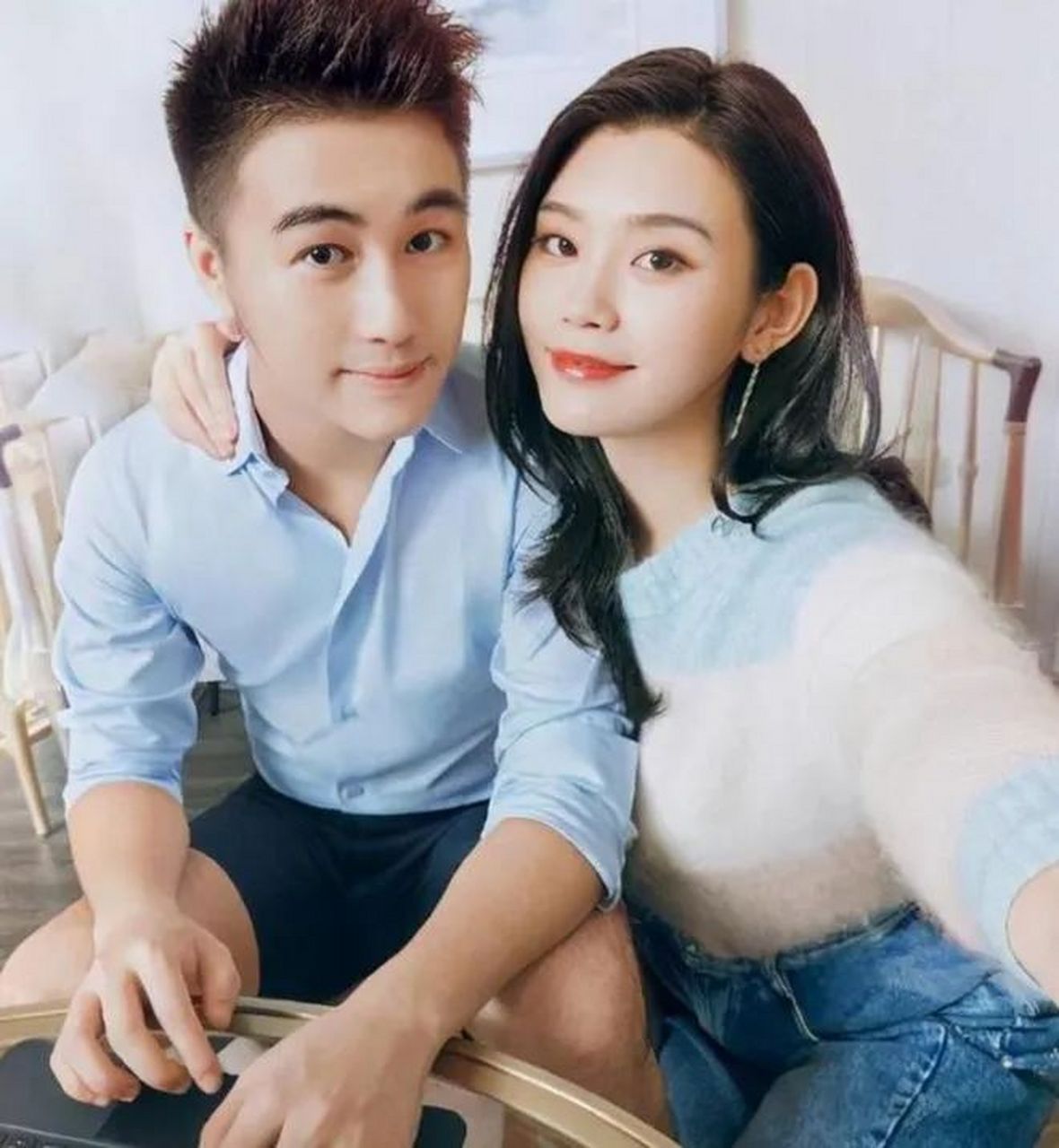 何猷君:赌王四太家"最强大脑",不仅娶了大6岁的小明,育有儿女双全;还