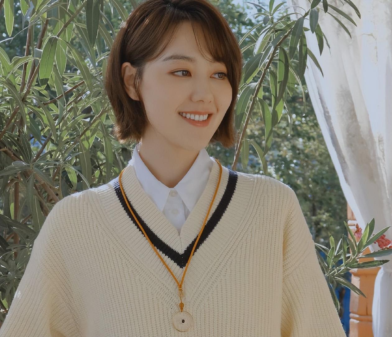 回顾央视王冠:曾和曹可凡传绯闻,38岁依旧单身,婚姻让