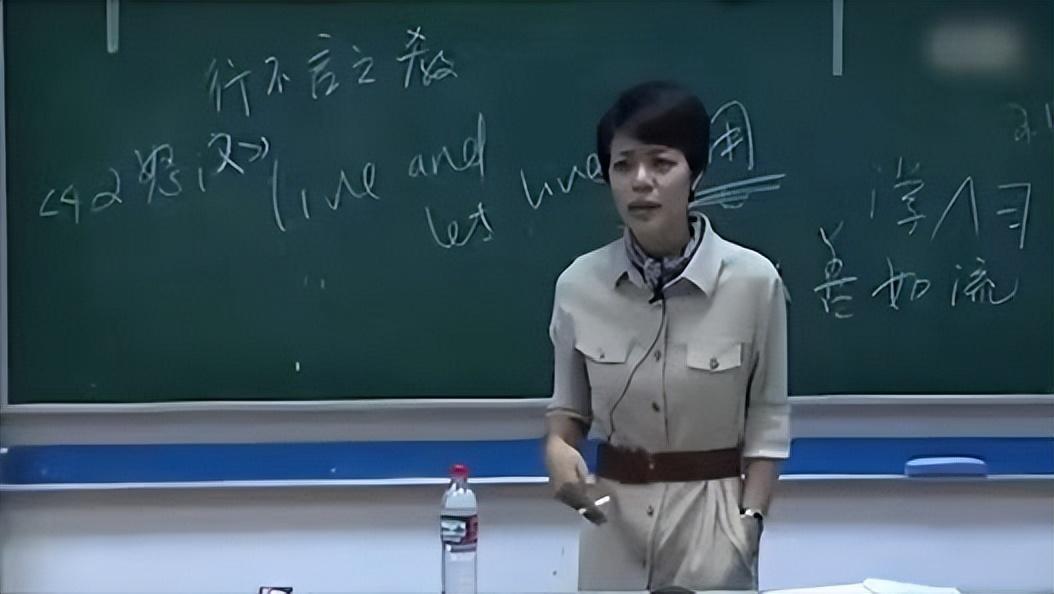 "复旦女神"陈果,从万人崇拜再到跌下神坛,她到底做错了什么?