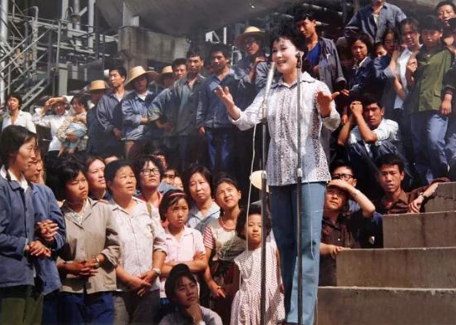 回顾李谷一女儿肖一:虽然妈妈忙于工作,但我仍然以她为骄傲