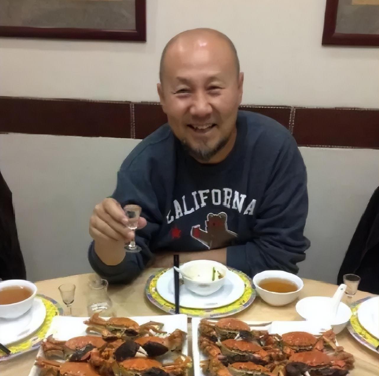 回顾腾格尔:喝酒送出去300万,6次求前妻复合被拒,小女儿成伤痛