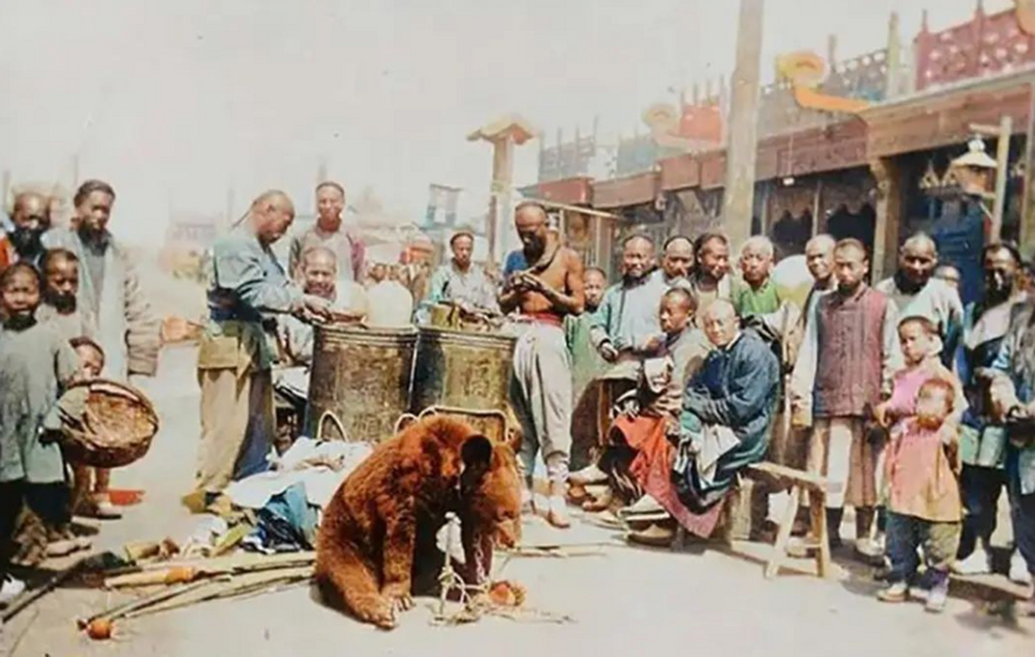 20张罕见老照片带你穿越历史长河,一窥清朝官员婚姻,民国青楼女子等