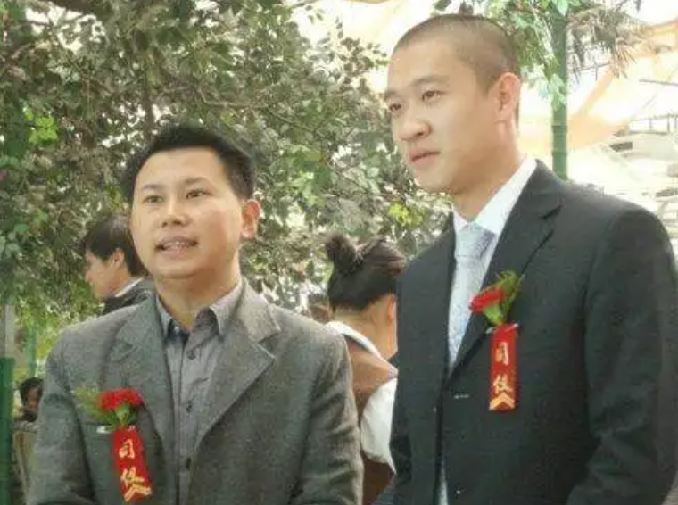 回顾:何云伟,终究为自己的"两面三刀"付出了代价