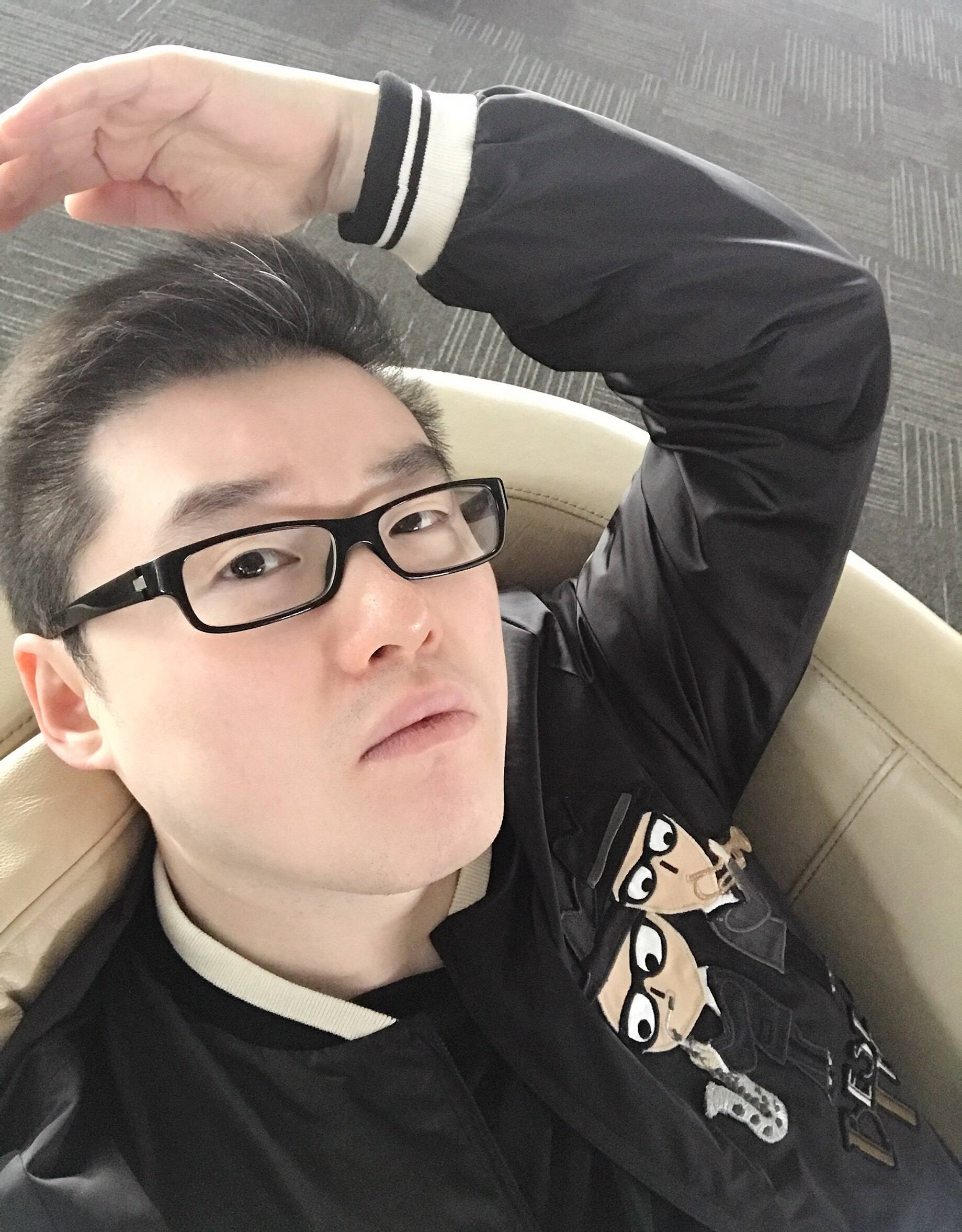 凑还不够,就开口向朋友借3万块钱,却遭到冷嘲热讽,这让王麒诚很受刺激