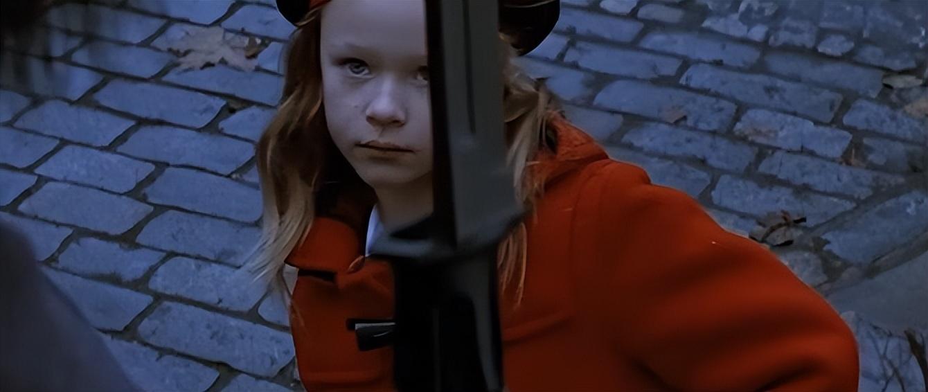 菲利普·诺伊斯运用了紧凑的节奏和高度紧张的场面来营造影片的氛围