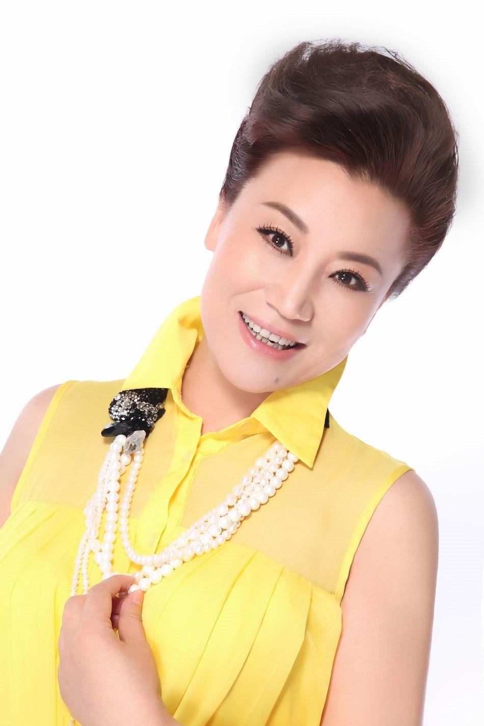 回顾小香玉陈百玲:三婚两离,四十岁才当妈,奶奶临终前收回艺名