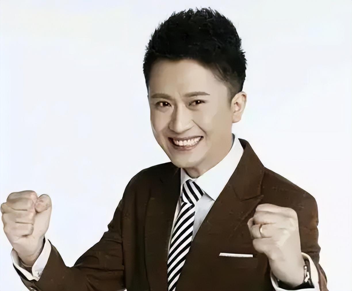 回顾央视主持人杨帆:娶青梅竹马收获幸福,如今成为"女儿奴"