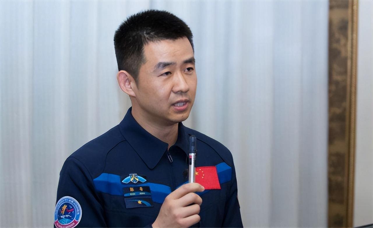 回顾航天员陈冬:封闭训练,老师登报寻找,与妻子生下双胞胎男孩