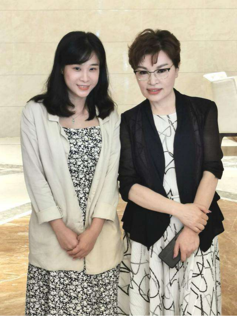 回顾央视主持李瑞英:工作28年0失误,唯独儿子坠楼让我亏欠一生