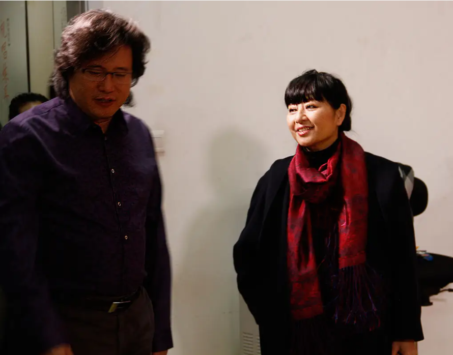 回顾殷秀梅:二婚被法国老公捧在手心,66岁无儿无女