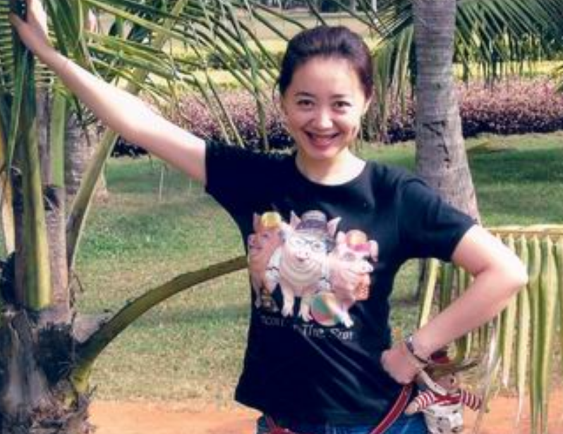 两个人第一次见面是在一次校园活动中,任程伟是活动的主持人,黄蕾是