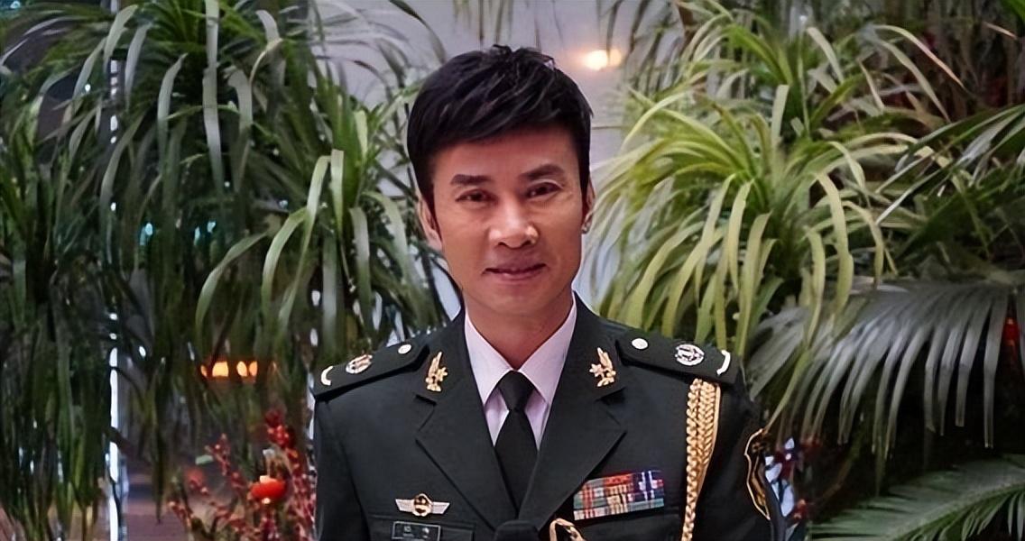 经过一位前辈的指点,江涛决定到北京参加青年歌手大奖赛.