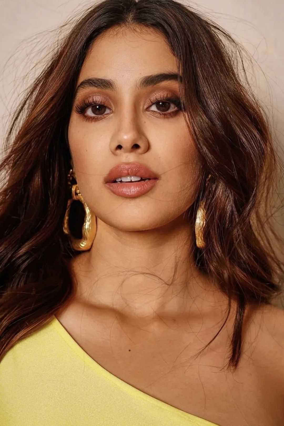 印度女星 janhvi kapoor:从浪漫剧到传记电影的华丽转身!