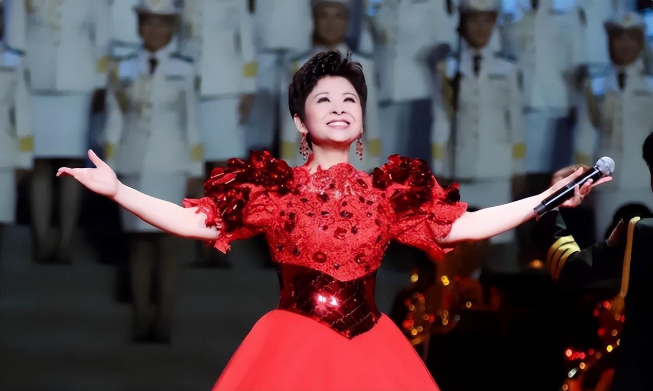 回顾董文华:和初恋男友携手42年,低谷时期丈夫不离不弃