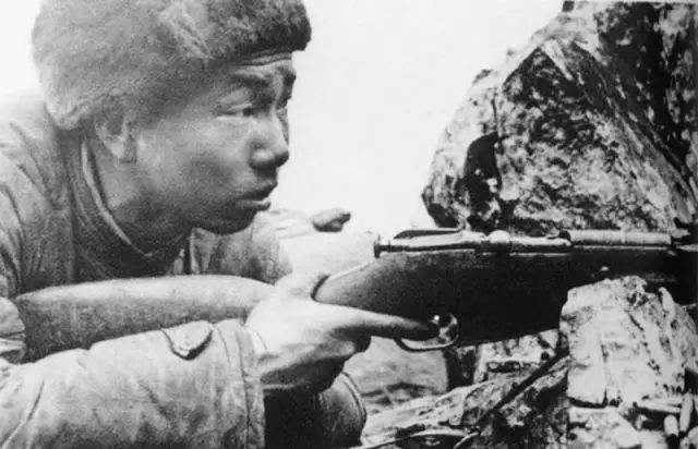 真实"狙神"张桃芳:高度远视,毙敌数多人,回国后转型做飞行员