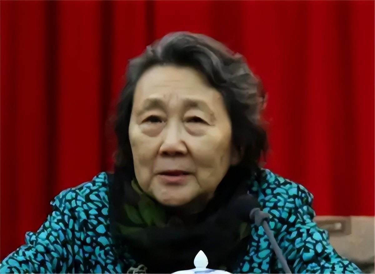 1960年,周总理为什么让热恋中的侄女分手?原因很简单也很伟大