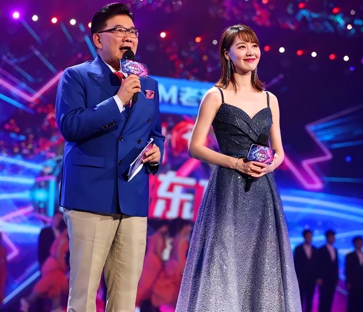 回顾央视王冠:曾和曹可凡传绯闻,38岁依旧单身,婚姻让父母担忧