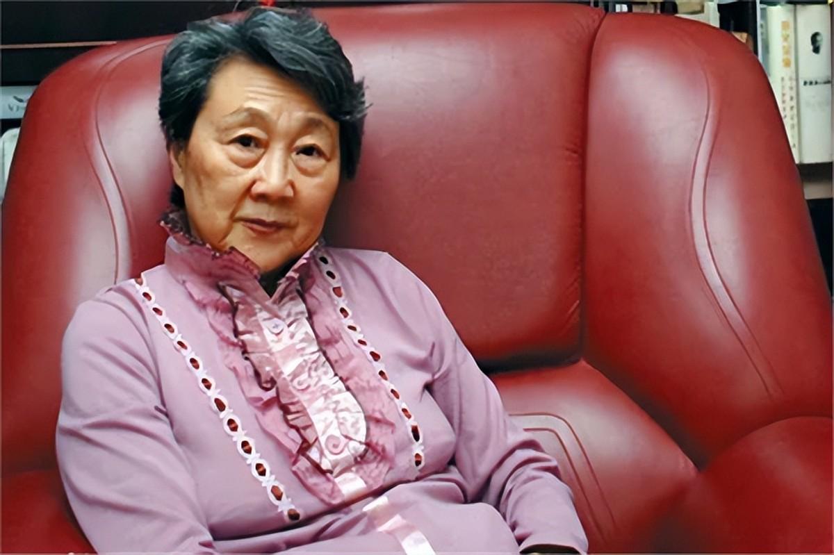 1960年,周总理为什么让热恋中的侄女分手?原因很简单也很伟大