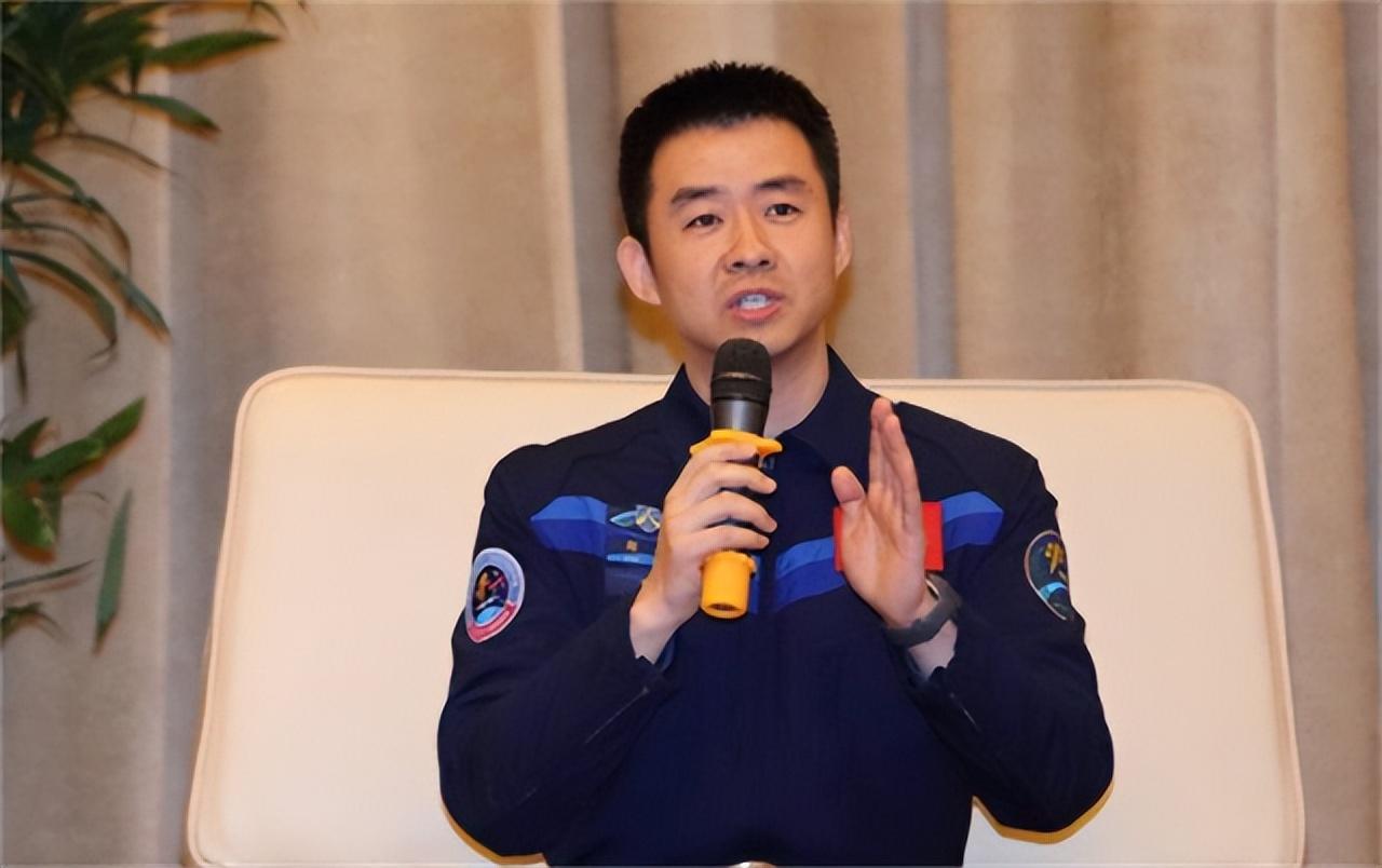 回顾航天员陈冬:封闭训练,老师登报寻找,与妻子生下双胞胎男孩