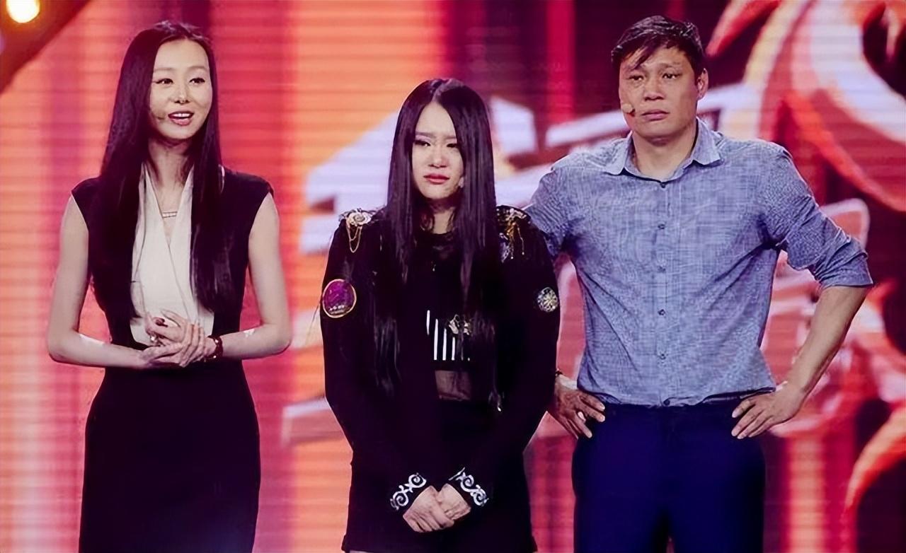 回顾范志毅女儿范斯晶:25岁身材火辣,亲吻土豪男友秀恩爱