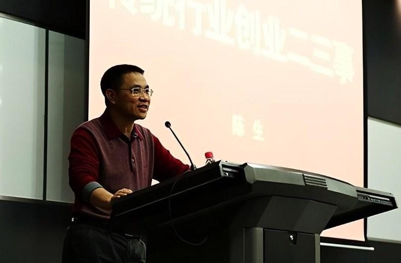 回顾"北大才子"陈生:3年分红11亿,无偿送258套别墅却