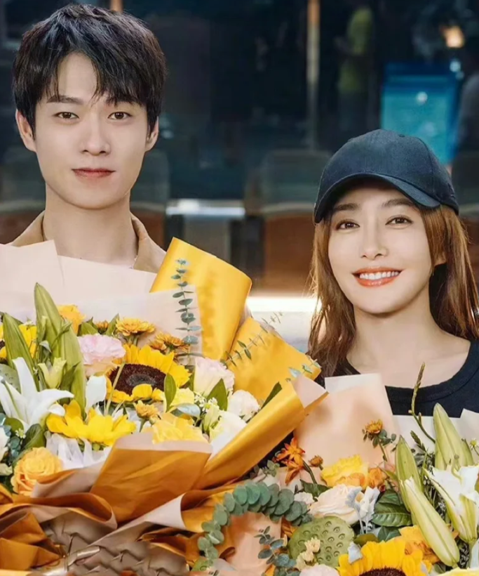 44岁秦岚不结婚不生子,与小9岁小鲜肉热恋,凭什么活得这么爽?