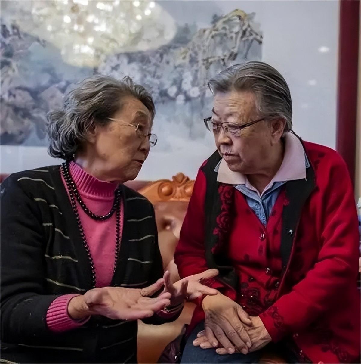 1960年,周总理为什么让热恋中的侄女分手?原因很简单也很伟大