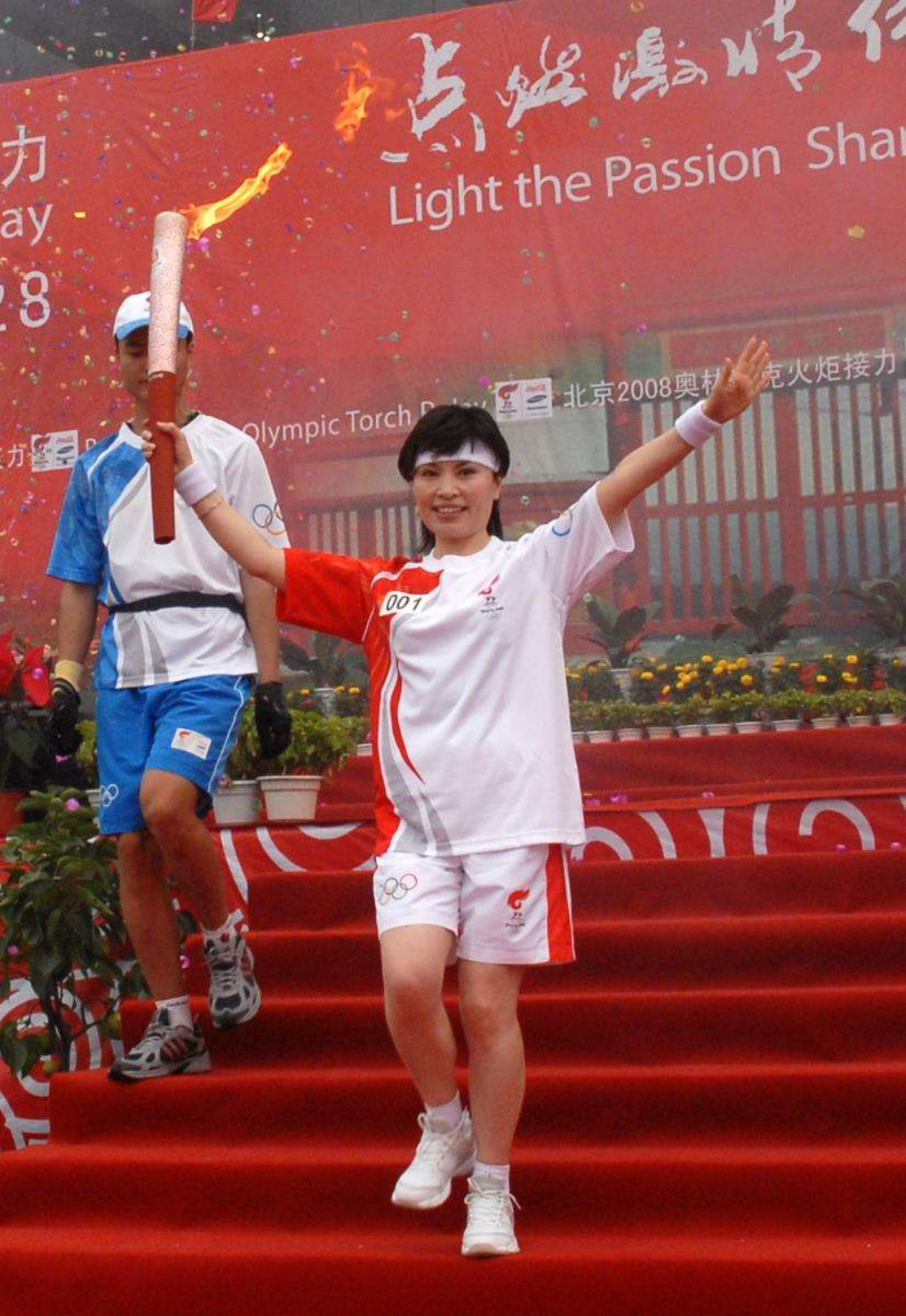 回顾央视主持李瑞英:工作28年0失误,唯独儿子坠楼让我亏欠一生