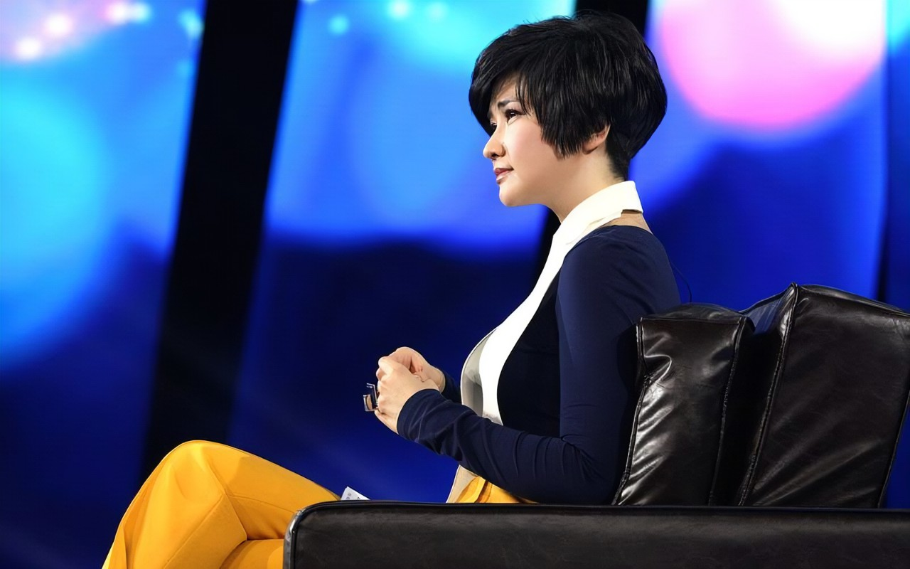 回顾:她全家6个女孩父亲重男轻女,把她当男孩养,后来她火遍全国