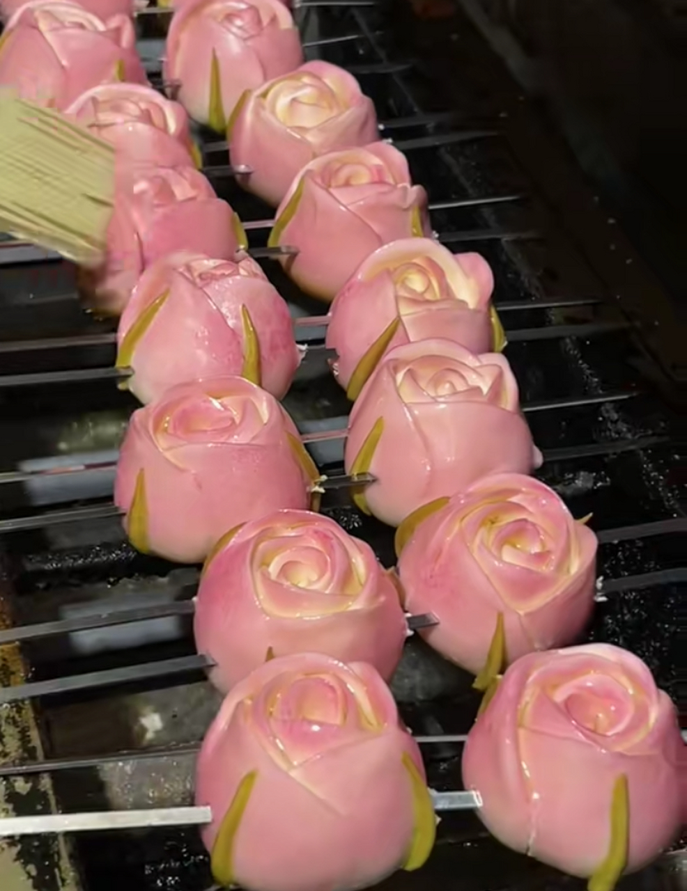玫瑰花烤串,看着都流口水了[色][色][色]有吃过的吗?