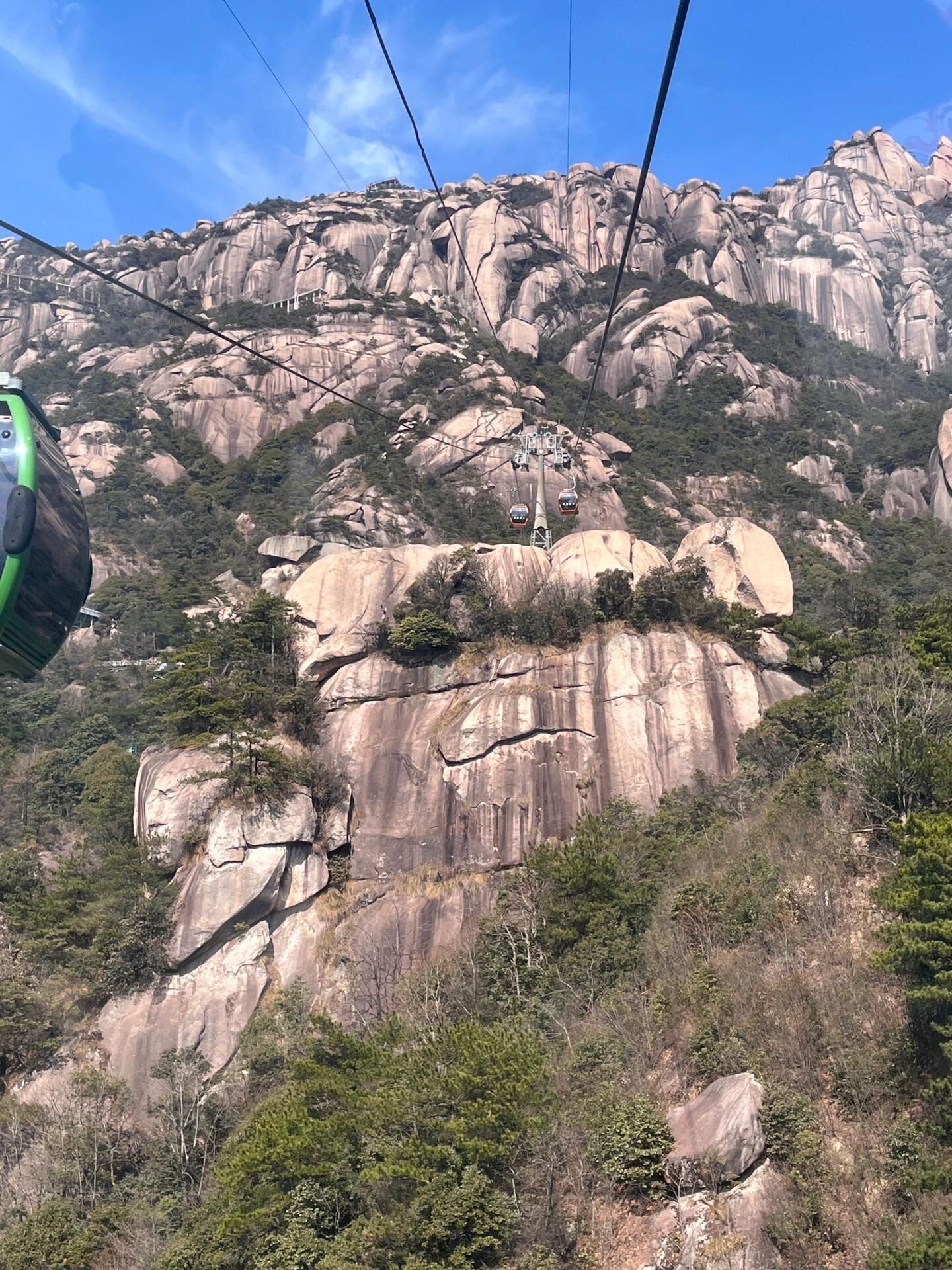 适合周末度假的景点  上饶灵山:地址上饶市广信区灵山风景区,距离上饶