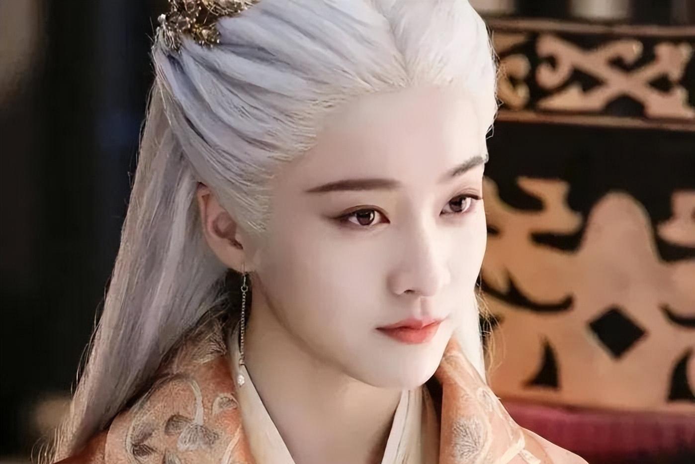 不料,华阳公主刚见到王翦,就被王翦拉进婚房.