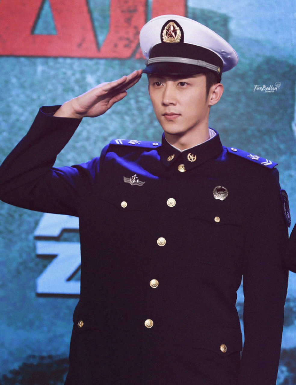 黄景瑜,一个在内娱当兵的男人 黄景瑜已经出演过很多个警察军人的角色