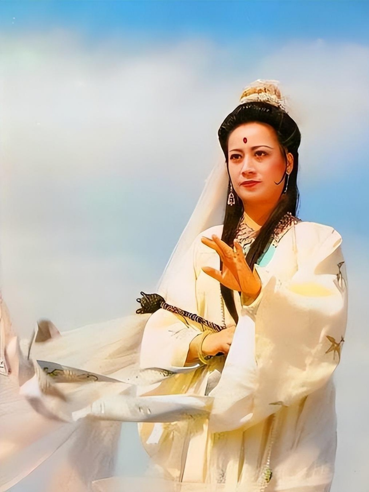 自《西游记》播出后,左大玢老师饰演的观音形象深入人心