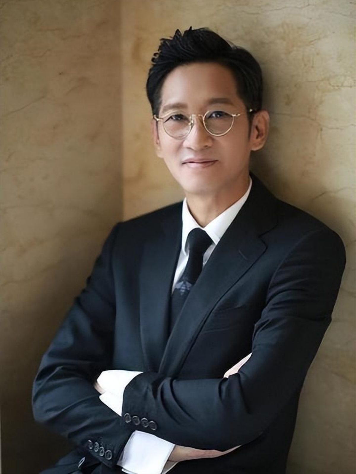 王劲松,黄金配角,虽家境贫寒但梦想坚定