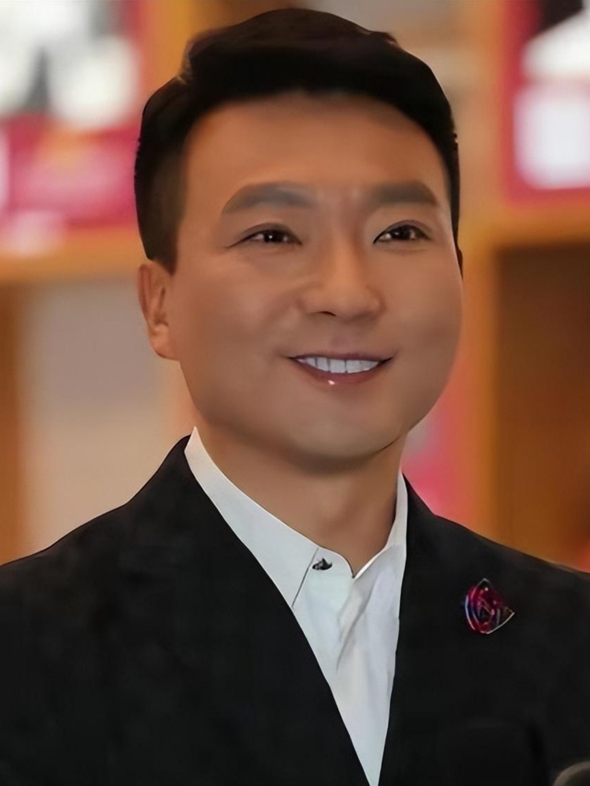 康辉,央视耀眼主持人,专业严谨,魅力非凡.