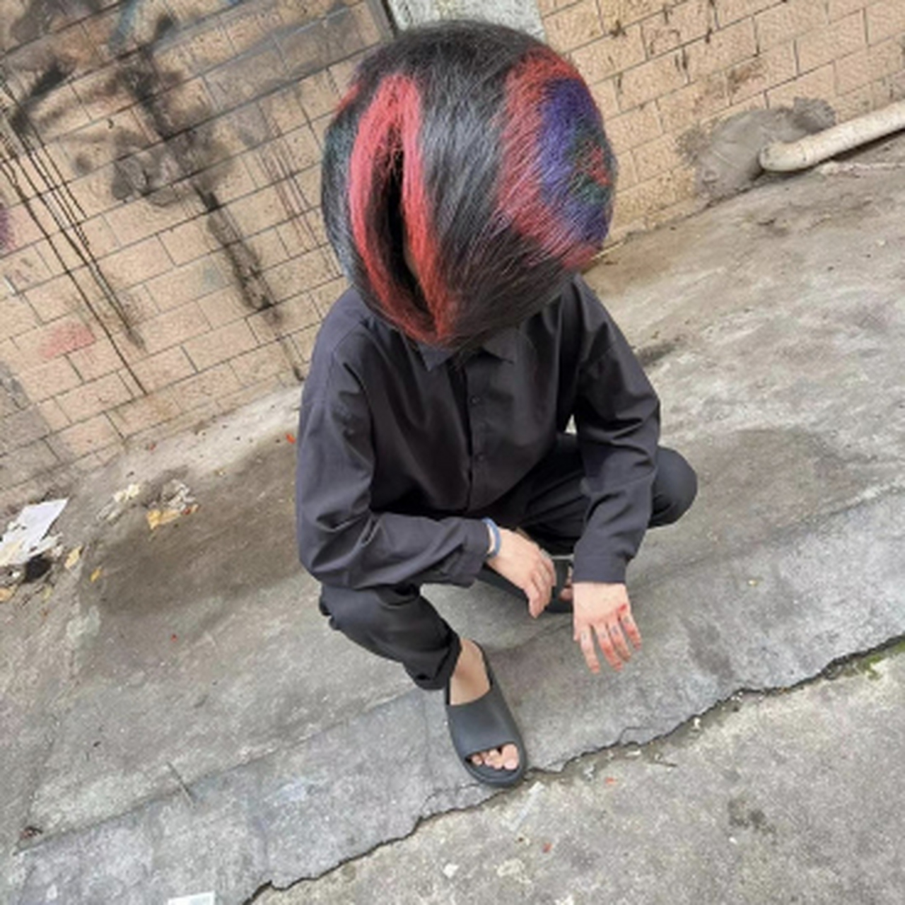 简直就是发型界的奇葩,充满了大胆前卫的震撼感,这种发型对一些人来说